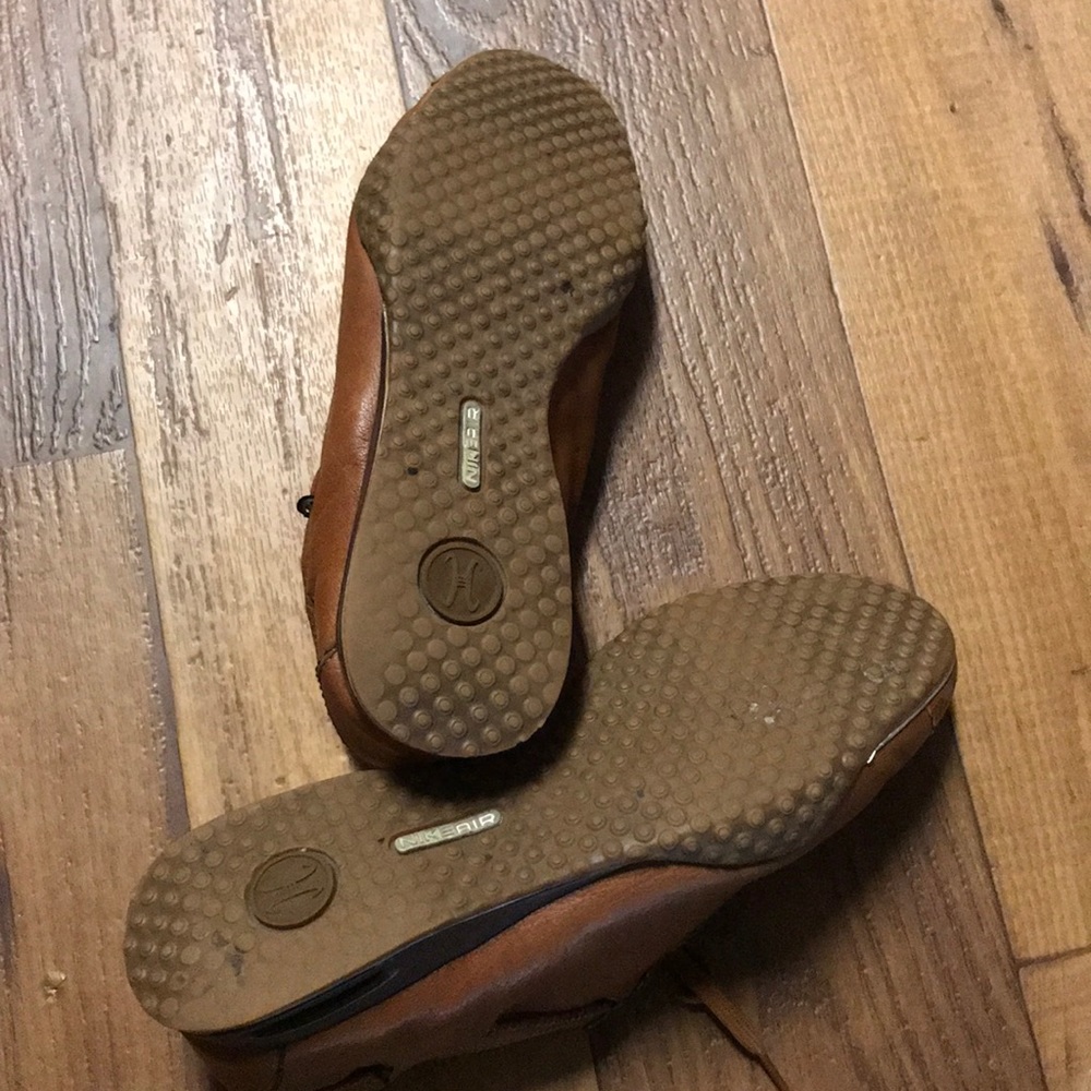 Sneakers - Picture 3 of 4